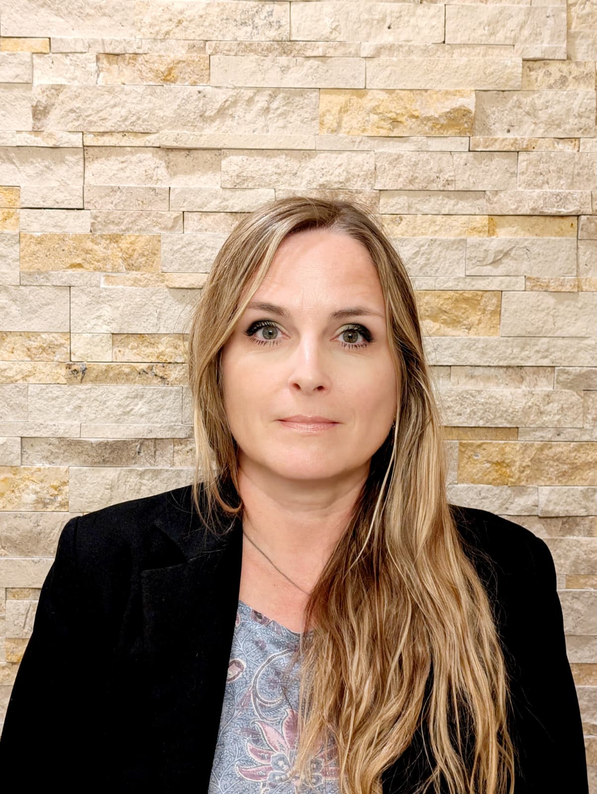 Dorle Hellmuth's Headshot